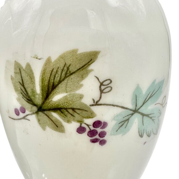Vintage Ceramic Salt and Pepper Shakers White with Grape Vine Design Japan - Picture 2 of 7